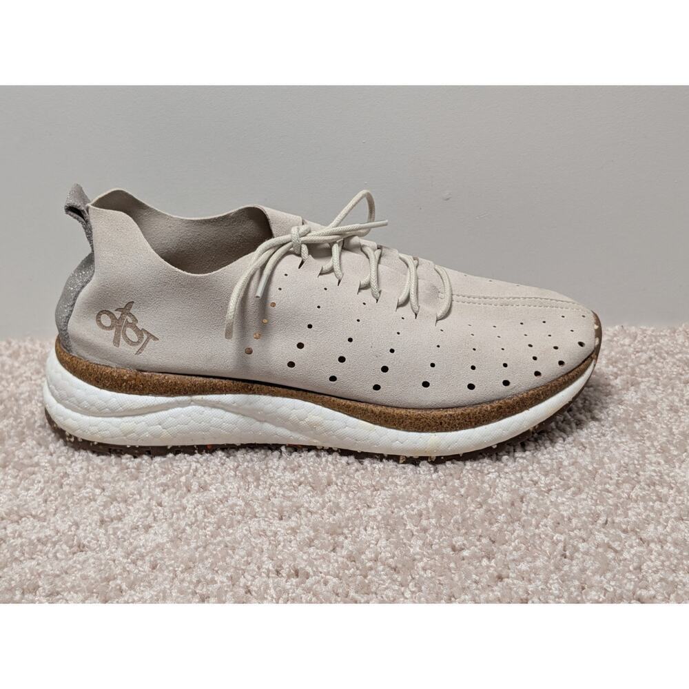 OTBT Beige and White Women's Sneaker
